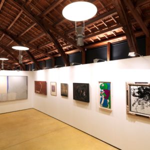 Vista panorámica de la exposición Cuatro décadas, cincuenta artistas 1940-1979 de la Colección Bassat 4