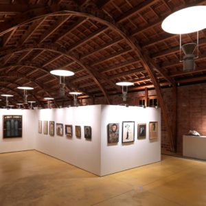 Vista panorámica de la exposición Cuatro décadas, cincuenta artistas 1940-1979 de la Colección Bassat 5
