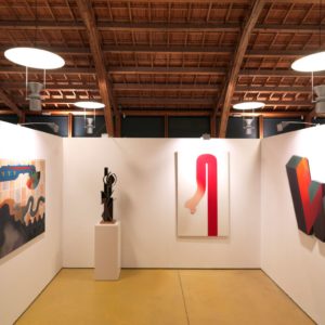 Vista panorámica de la exposición Cuatro décadas, cincuenta artistas 1940-1979 de la Colección Bassat 6