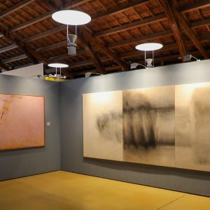 Vista panorámica de la exposición Arte Contemporáneo de Cataluña 1990-1999 (I) de la Colección Bassat 1